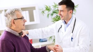 Paciente em consulta com médico