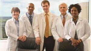grupo de médicos