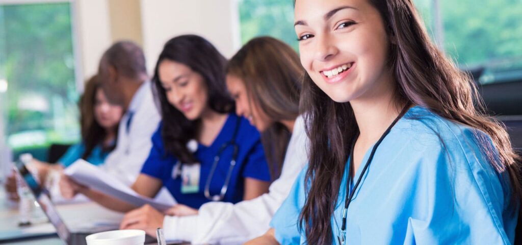 estudantes de medicina em aula, referência do post do Saúde sem fronteiras sobre carreira médica internacional