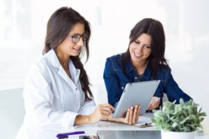 consultoria auxiliando médicos a emigrar