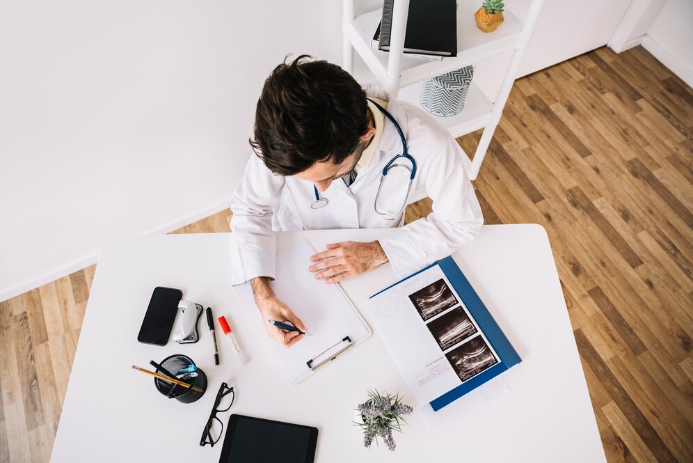 medico aprimorando seus conhecimentos