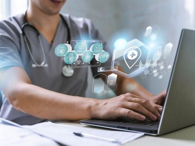 médico no computador, tecnologia médica